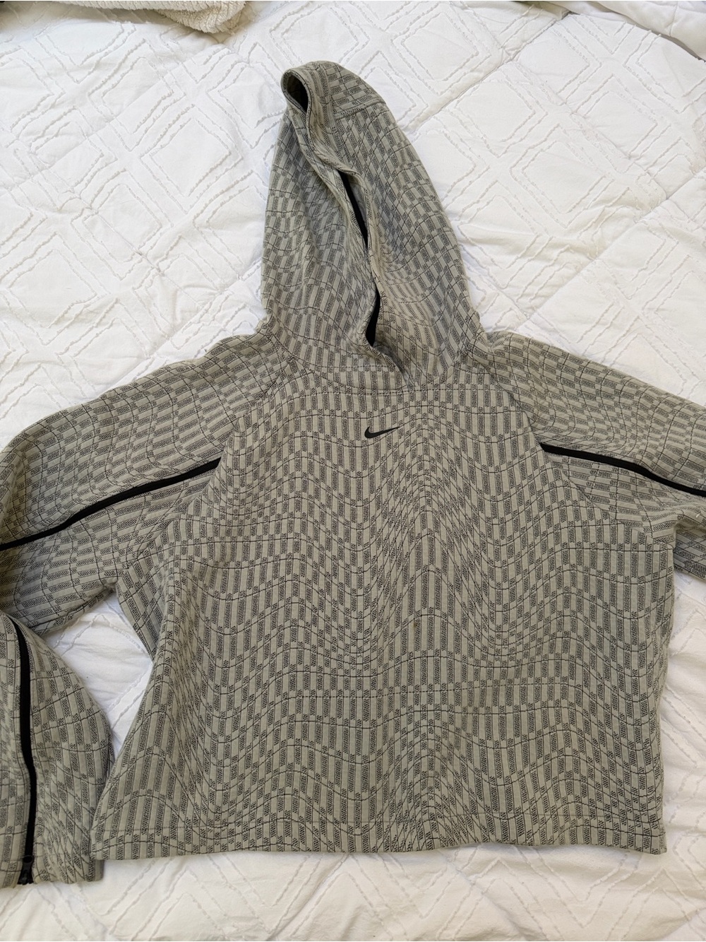 Nike women’s Grey Patterned Hooded Sweatshirt